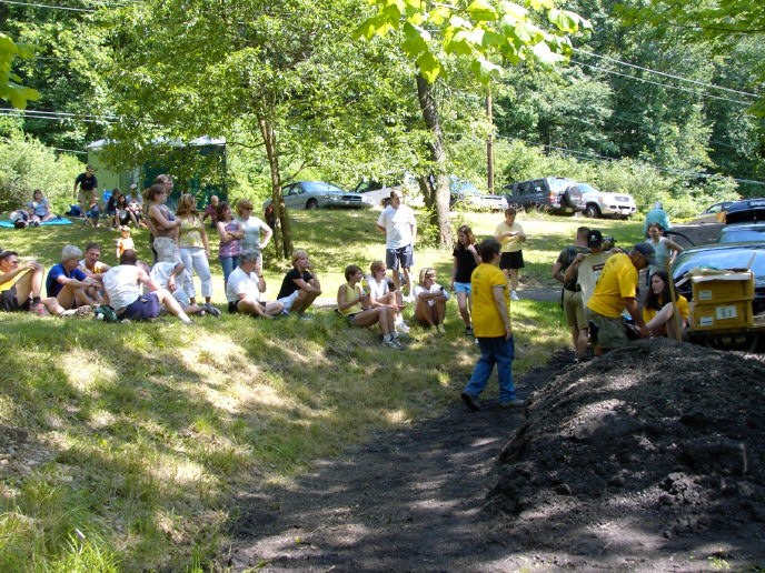 Spectators await finishers